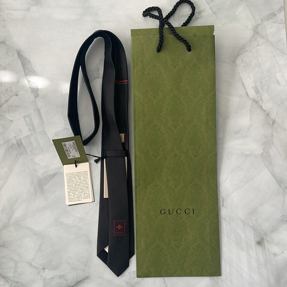 $350 New Authentic GUCCI Christmas Tie, Gift for him, black - red/green GG Logo - Picture 11 of 13